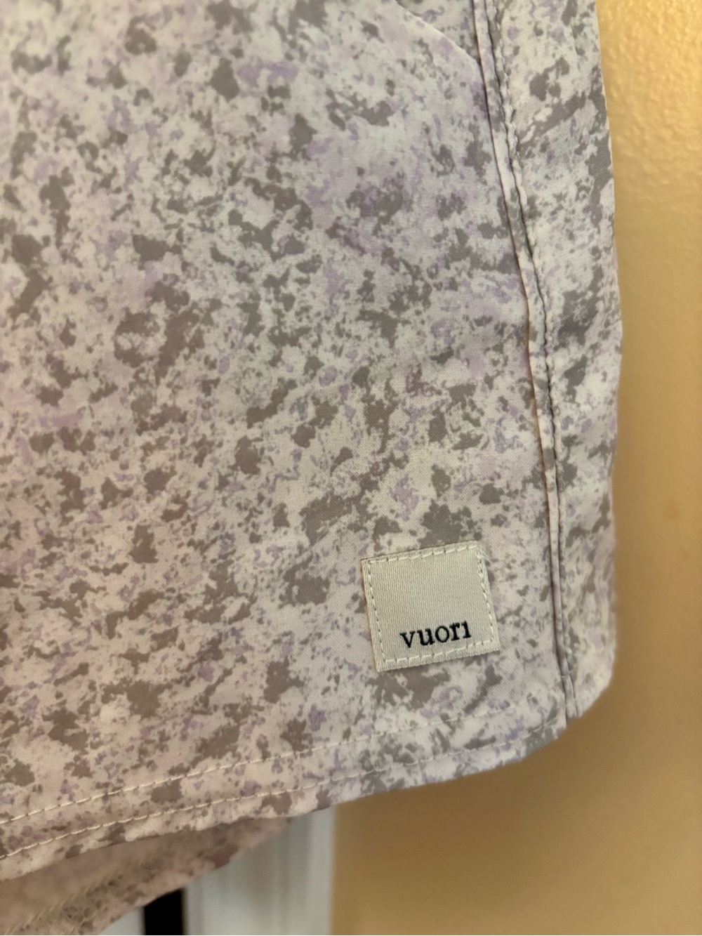 Vuori Light Gray Short - Size M - Picture 3 of 4